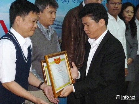 Huyện Hoàng Sa khen tặng 27 PV tích cực tuyên truyền chủ quyền biển đảo - ảnh 1