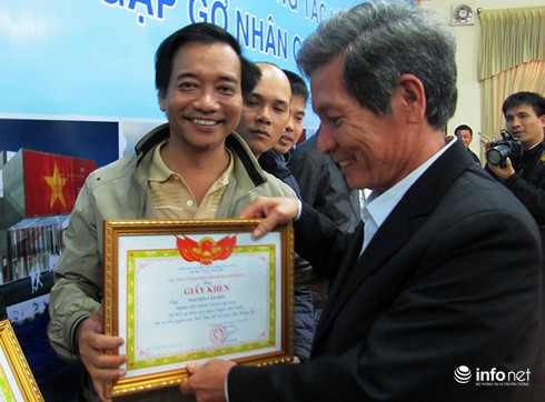 Huyện Hoàng Sa khen tặng 27 PV tích cực tuyên truyền chủ quyền biển đảo - ảnh 2