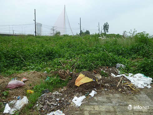 Đà Nẵng: Rác tràn lan quanh… các điểm nhấn kiến trúc! - ảnh 9