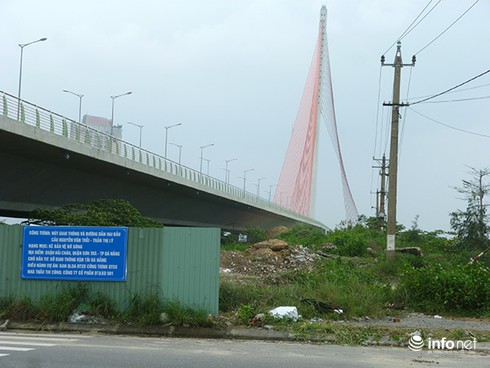 Đà Nẵng: Rác tràn lan quanh… các điểm nhấn kiến trúc! - ảnh 11