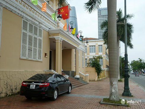 Đà Nẵng: Rác tràn lan quanh… các điểm nhấn kiến trúc! - ảnh 14