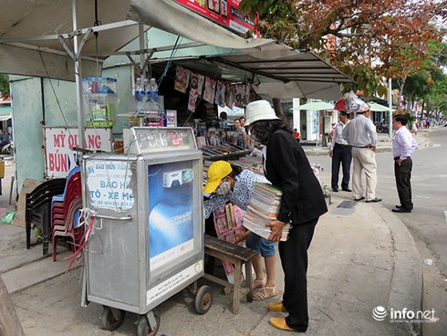 Đà Nẵng: Các hộ buôn bán nhỏ lẻ lấn chiếm vỉa hè đa số là nghèo! - ảnh 1