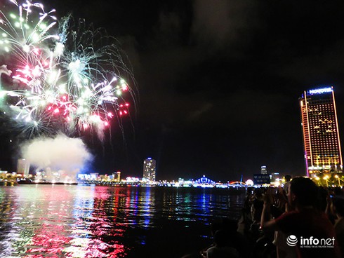 Pháo hoa rực rỡ trên sông Hàn tối 2/9 - ảnh 1