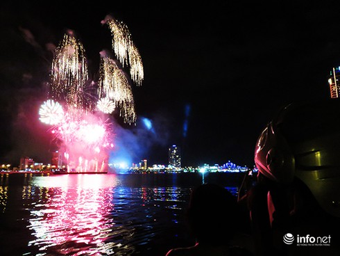 Pháo hoa rực rỡ trên sông Hàn tối 2/9 - ảnh 2