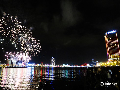 Pháo hoa rực rỡ trên sông Hàn tối 2/9 - ảnh 3