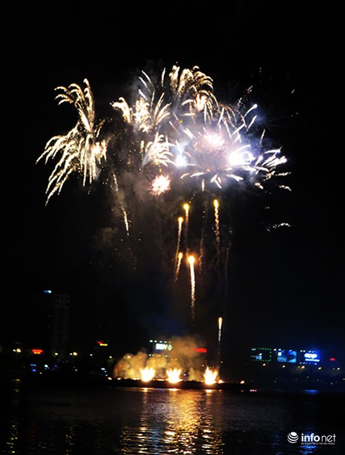 Pháo hoa rực rỡ trên sông Hàn tối 2/9 - ảnh 5