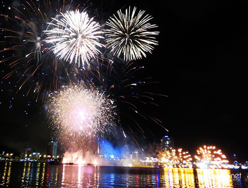 Pháo hoa rực rỡ trên sông Hàn tối 2/9 - ảnh 8