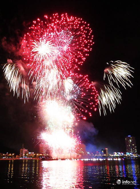 Pháo hoa rực rỡ trên sông Hàn tối 2/9 - ảnh 9