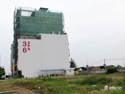 Nhà cao tầng nghi của người Trung Quốc áp sát, nhòm ngó sân bay Nước Mặn? - ảnh 2