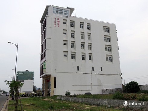 Nhà cao tầng nghi của người Trung Quốc áp sát, nhòm ngó sân bay Nước Mặn? - ảnh 5