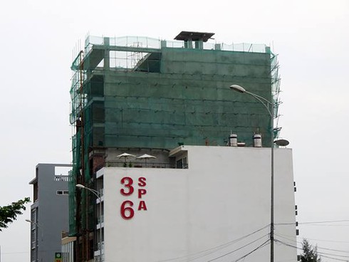 Nhà cao tầng nghi của người Trung Quốc áp sát, nhòm ngó sân bay Nước Mặn? - ảnh 9