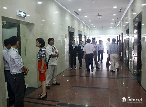 Thang máy tòa nhà Trung tâm Hành chính Đà Nẵng thường xuyên hư hỏng! - ảnh 1