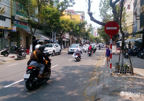 Đà Nẵng: Người dân “vô tư” đi ngược chiều trên đường một chiều mới triển khai - ảnh 3