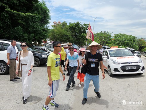 Đà Nẵng: Hướng dẫn viên du lịch “ngại” đeo thẻ khi hành nghề? - ảnh 1