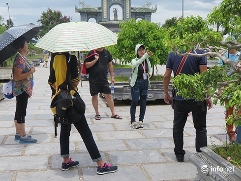 Đà Nẵng: Hướng dẫn viên du lịch “ngại” đeo thẻ khi hành nghề? - ảnh 11