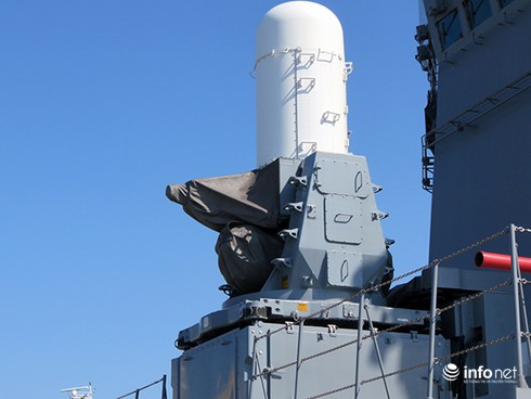 Vận thang độc đáo trên tàu đổ bộ JSDS Shimokita (LST-4002) của Hải quân Nhật Bản - ảnh 5