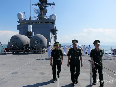 Vận thang độc đáo trên tàu đổ bộ JSDS Shimokita (LST-4002) của Hải quân Nhật Bản - ảnh 6