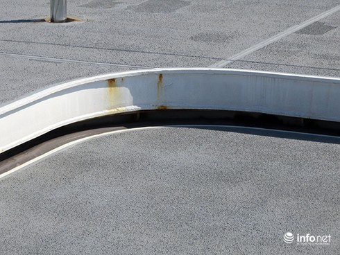 Vận thang độc đáo trên tàu đổ bộ JSDS Shimokita (LST-4002) của Hải quân Nhật Bản - ảnh 9