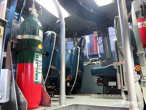 Vận thang độc đáo trên tàu đổ bộ JSDS Shimokita (LST-4002) của Hải quân Nhật Bản - ảnh 23