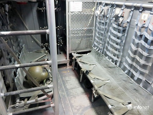 Vận thang độc đáo trên tàu đổ bộ JSDS Shimokita (LST-4002) của Hải quân Nhật Bản - ảnh 24