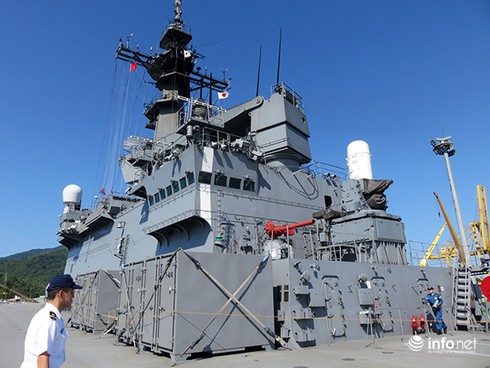 Vận thang độc đáo trên tàu đổ bộ JSDS Shimokita (LST-4002) của Hải quân Nhật Bản - ảnh 1