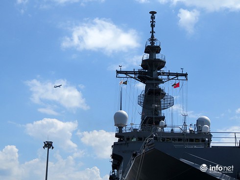 Vận thang độc đáo trên tàu đổ bộ JSDS Shimokita (LST-4002) của Hải quân Nhật Bản - ảnh 3