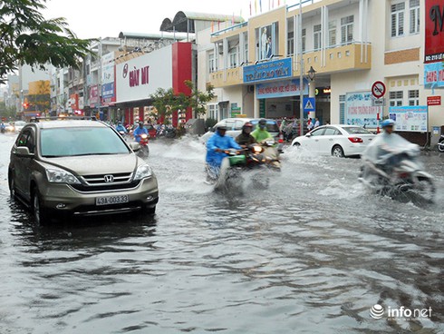 Bão chưa tới, Đà Nẵng đã ngập nặng tràn lan - ảnh 1