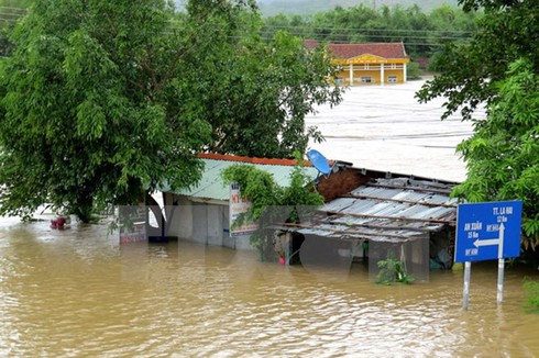 Ngập lụt miền Trung: EVN nói thủy điện