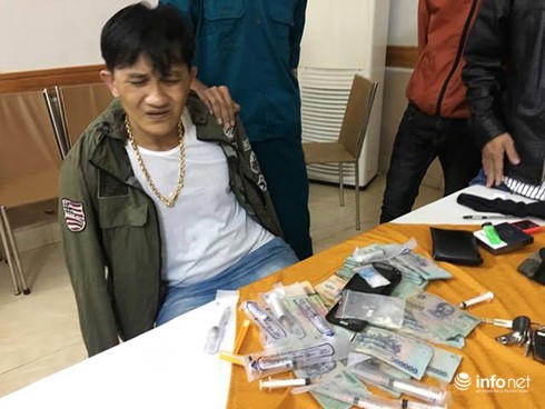 Quảng Nam: Bắt khẩn cấp đối tượng mua bán ma túy đang liên hệ mua súng K54 - ảnh 1