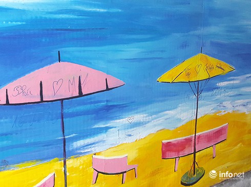 Đà Nẵng: Xấu hổ nạn leo trèo, vẽ bậy lên tranh, tượng nơi công cộng! - ảnh 21