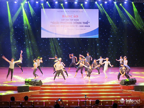 Chuyên gia quốc tế giúp diễn viên Nhà hát Trưng Vương “giải phóng hình thể