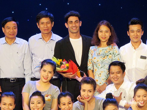 Chuyên gia quốc tế giúp diễn viên Nhà hát Trưng Vương “giải phóng hình thể