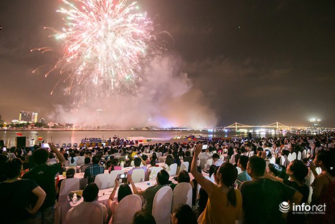 Pháo hoa quốc tế Đà Nẵng 2017: Sẽ bố trí loa, màn hình dọc hai bờ sông Hàn - ảnh 1