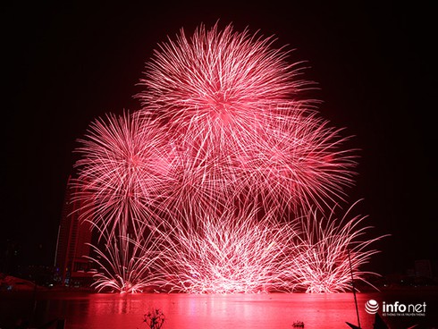 Đà Nẵng: Pháo hoa Nhật Bản và Thụy Sĩ gây ấn tượng mạnh - ảnh 5