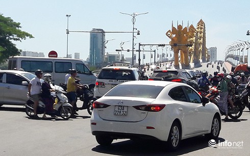 Mất điện trên diện rộng, giao thông ở trung tâm TP Đà Nẵng hỗn loạn - ảnh 12