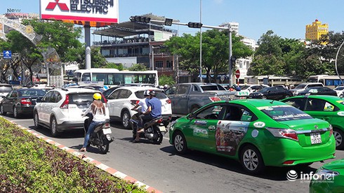 Mất điện trên diện rộng, giao thông ở trung tâm TP Đà Nẵng hỗn loạn - ảnh 16