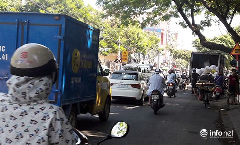 Mất điện trên diện rộng, giao thông ở trung tâm TP Đà Nẵng hỗn loạn - ảnh 3