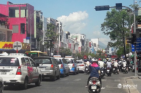 Mất điện trên diện rộng, giao thông ở trung tâm TP Đà Nẵng hỗn loạn - ảnh 35