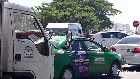 Mất điện trên diện rộng, giao thông ở trung tâm TP Đà Nẵng hỗn loạn - ảnh 9