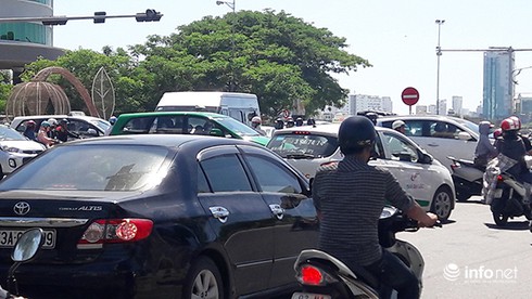 Mất điện trên diện rộng, giao thông ở trung tâm TP Đà Nẵng hỗn loạn - ảnh 10