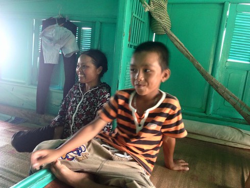 Năm học mới và mơ ước “lên bờ” của trẻ em vạn chài - ảnh 1