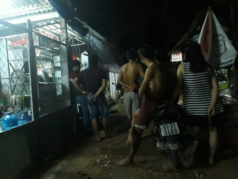 Truy sát kinh hoàng trước nhà trọ, 3 người nguy kịch - ảnh 1