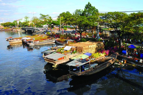 Mùa ghe “ chạy”…Tết - ảnh 1