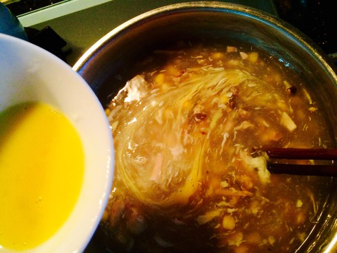 Tận dụng gà luộc nấu súp gà ngô nấm thơm ngon chống ngán sau Tết - ảnh 6