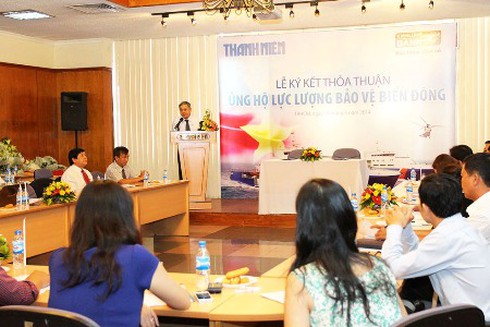Tặng 2,5 tỷ đồng cho Quỹ ủng hộ lực lượng bảo vệ Biển Đông - ảnh 1