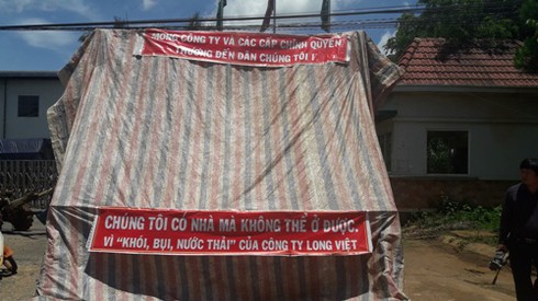 Đắk Nông: Người dân dựng lán trước công ty gỗ để phản đối vì gây ô nhiễm - ảnh 2