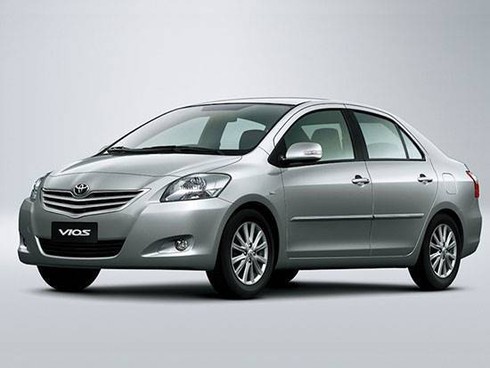 Toyota đồng loạt giảm giá các mẫu xe lắp ráp trước thềm thuế mới - ảnh 1