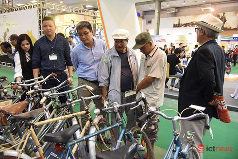 Xem những chiếc xe đạp cổ giá đắt ngang ô tô đang được trưng bày tại Hà Nội - ảnh 1