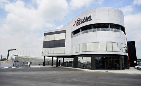 Tham quan showroom Porsche lớn nhất thế giới - Ảnh 11.