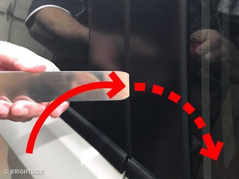 Meo hay giup mo cua xe oto khi bo quen chia khoa hinh anh 5